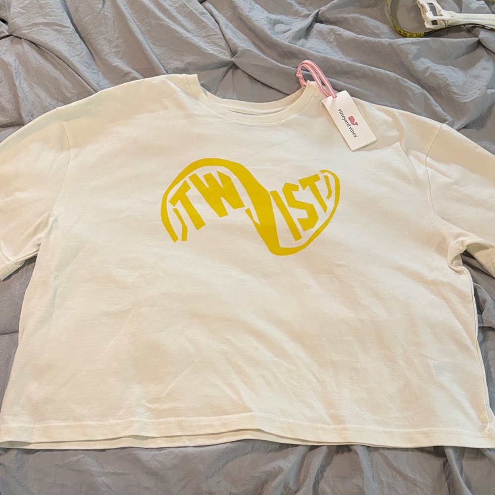 8/$20 Vineyard Vines t-shirt Lemon Twist Crop NWT Large Marshmellow